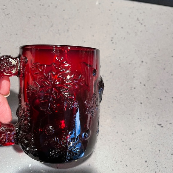 2 vintage Arcoroc Red Ruby Snowman glass mugs - Picture 3 of 7